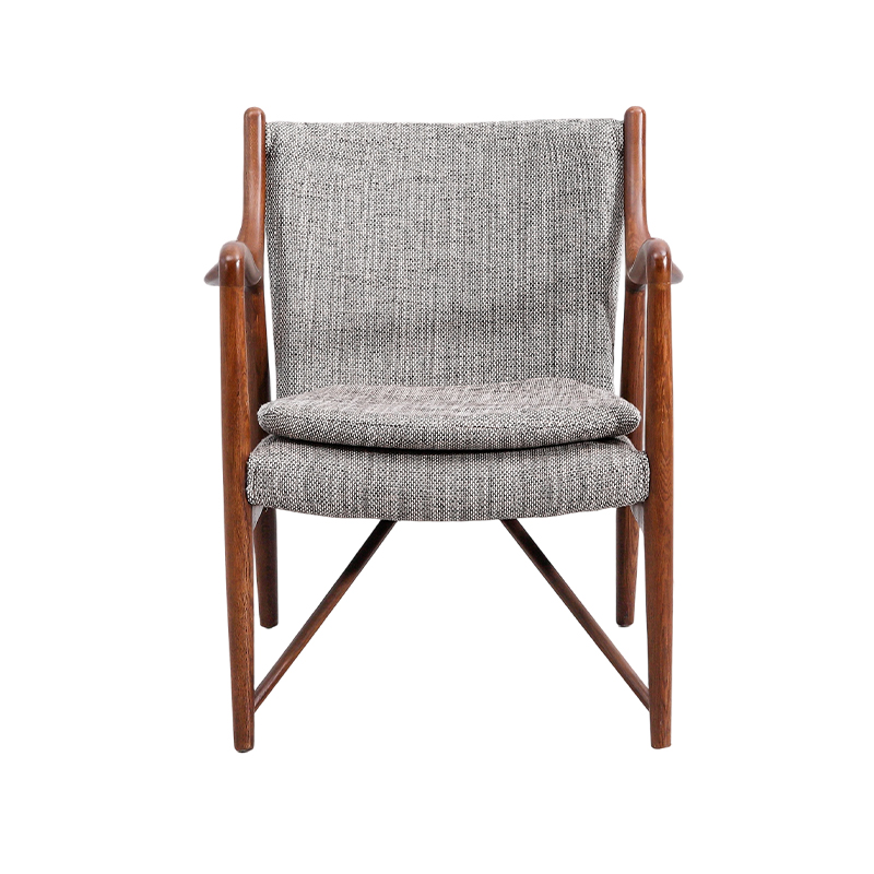 Chaise rembourrée de salle à manger à croisillons avec accoudoir incurvé