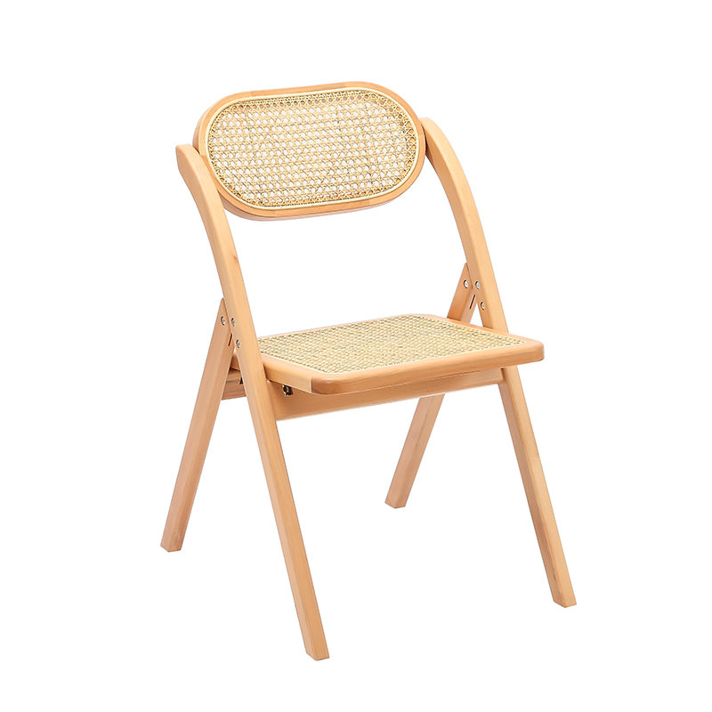 Chaise pliante en bois avec surface de contact en rotin